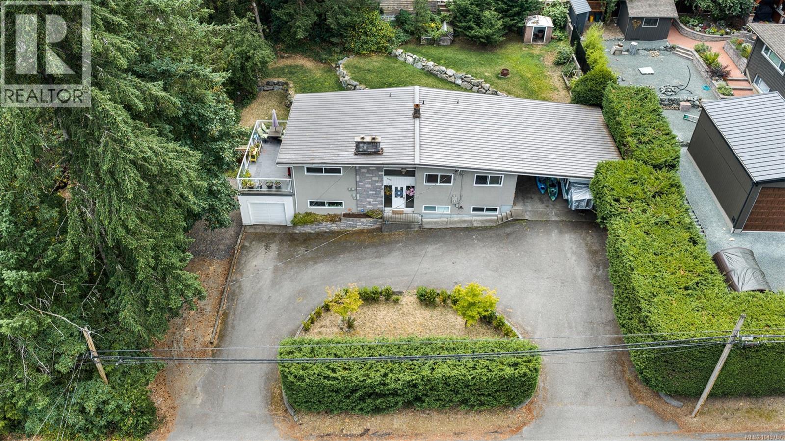 1080 Maple Bay Rd - 1