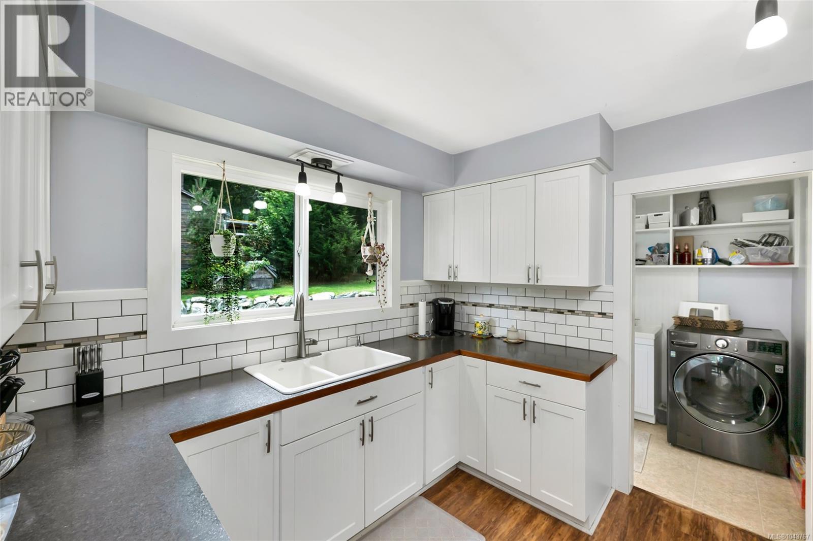 1080 Maple Bay Rd - 10