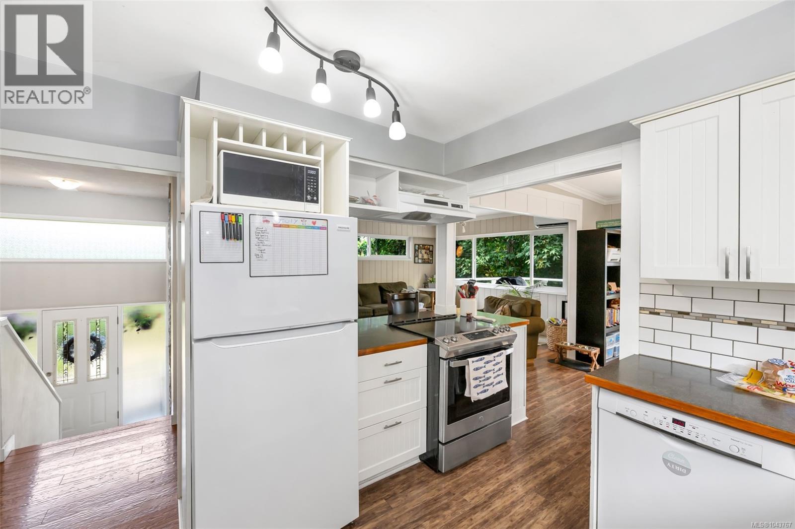 1080 Maple Bay Rd - 11
