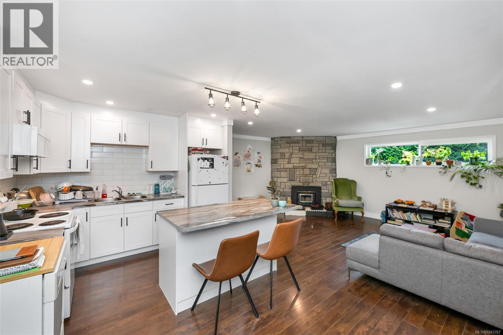 1080 Maple Bay Rd - 23