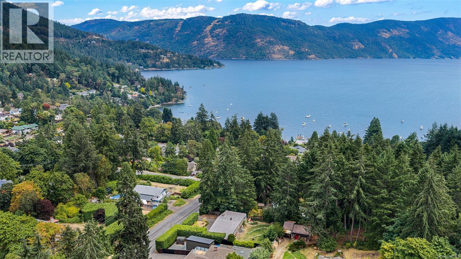 1080 Maple Bay Rd - 3