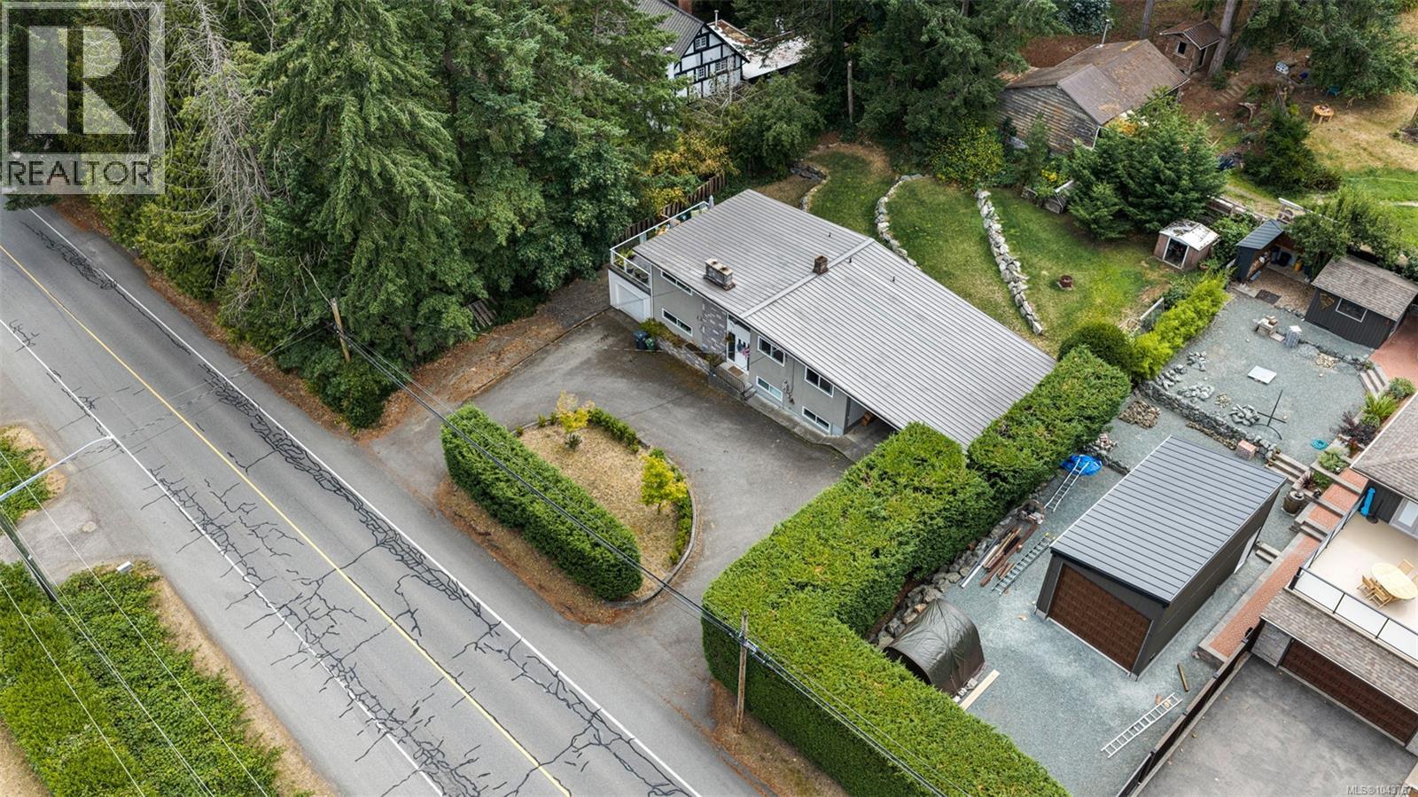 1080 Maple Bay Rd - 38