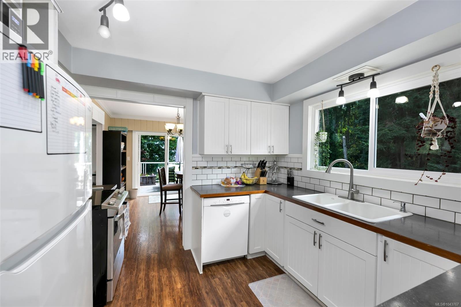 1080 Maple Bay Rd - 8