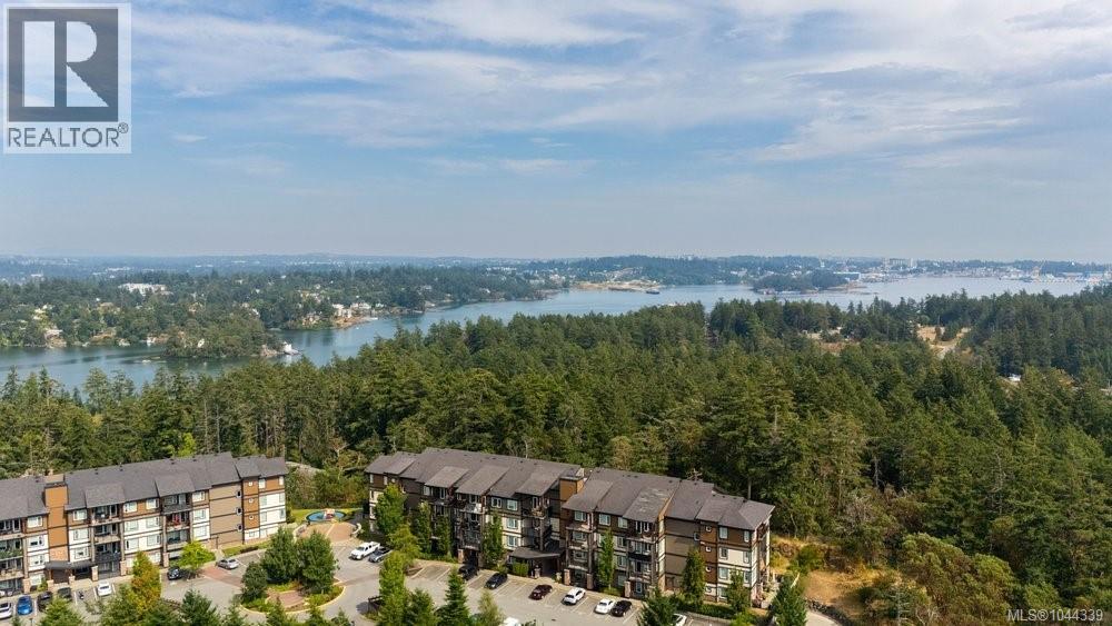 #307 286 Wilfert Rd - 2