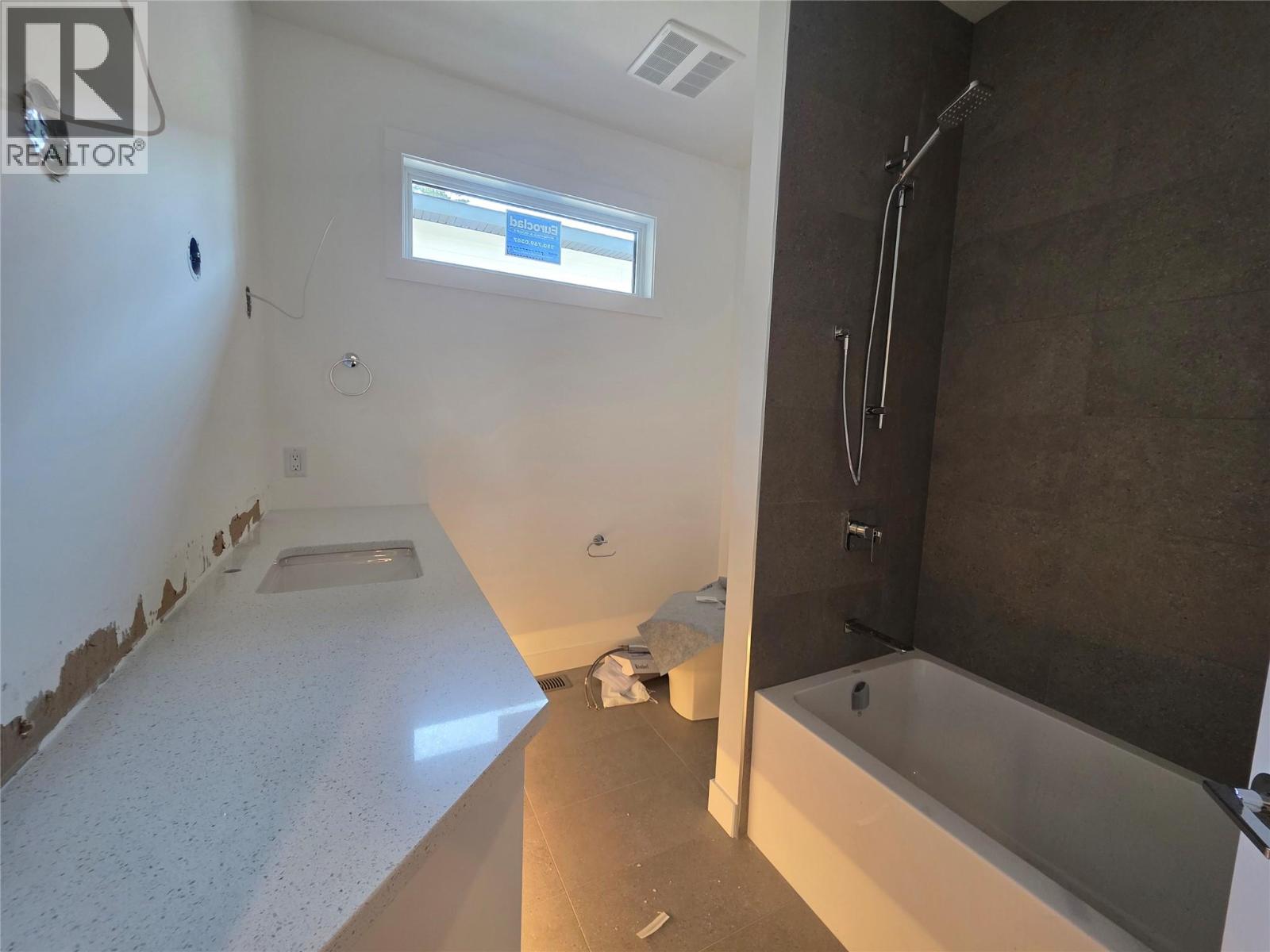 491 Clifton Road N - 27