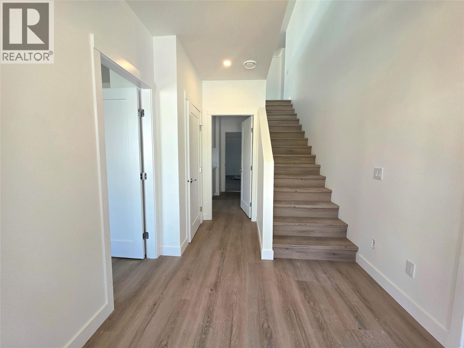 491 Clifton Road N - 28