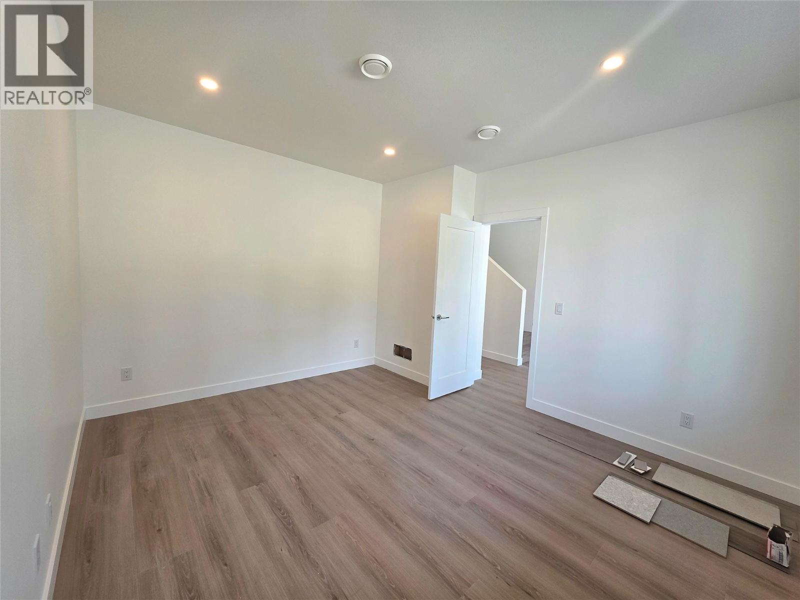 491 Clifton Road N - 30