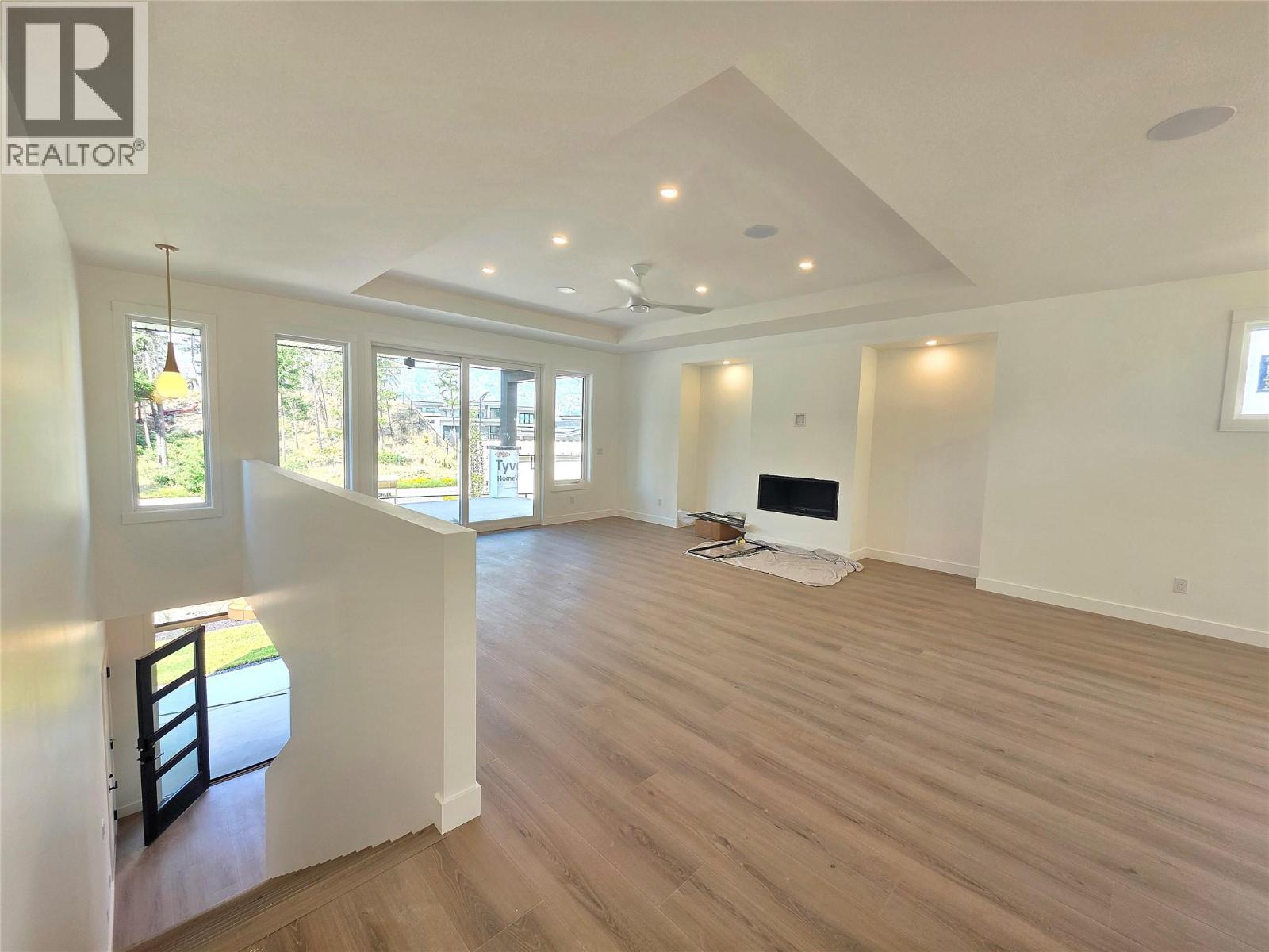 491 Clifton Road N - 12