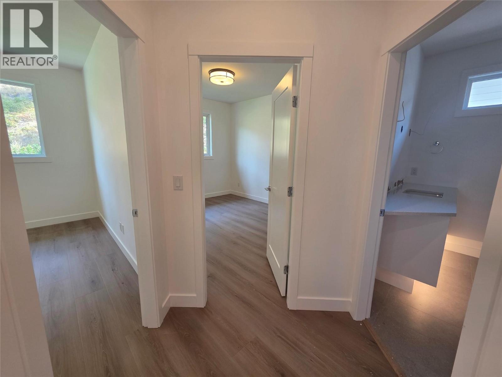 491 Clifton Road N - 24
