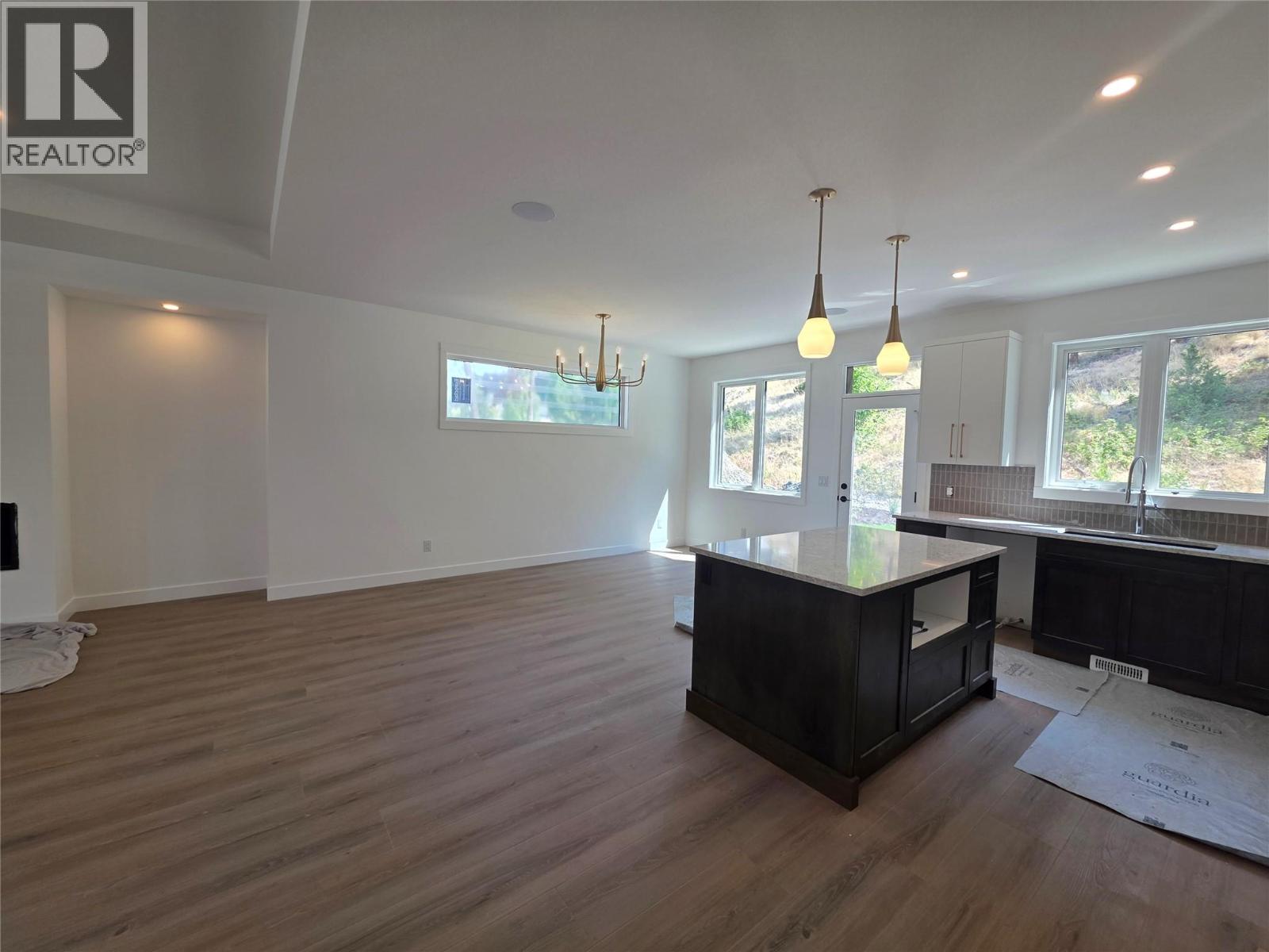 491 Clifton Road N - 13