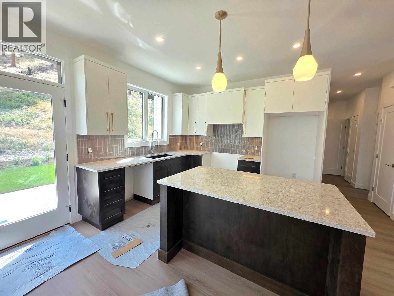 491 Clifton Road N - 14