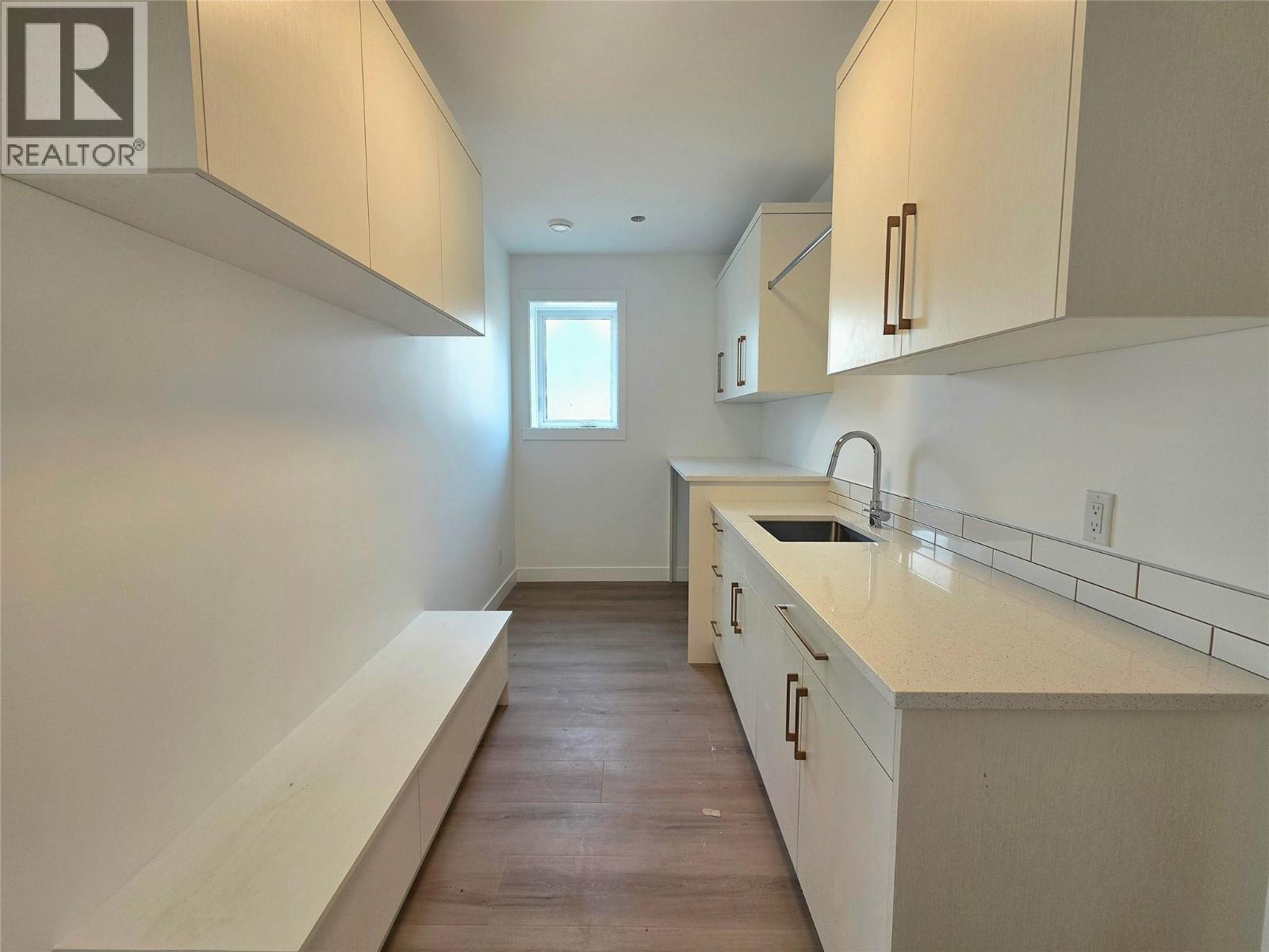491 Clifton Road N - 32