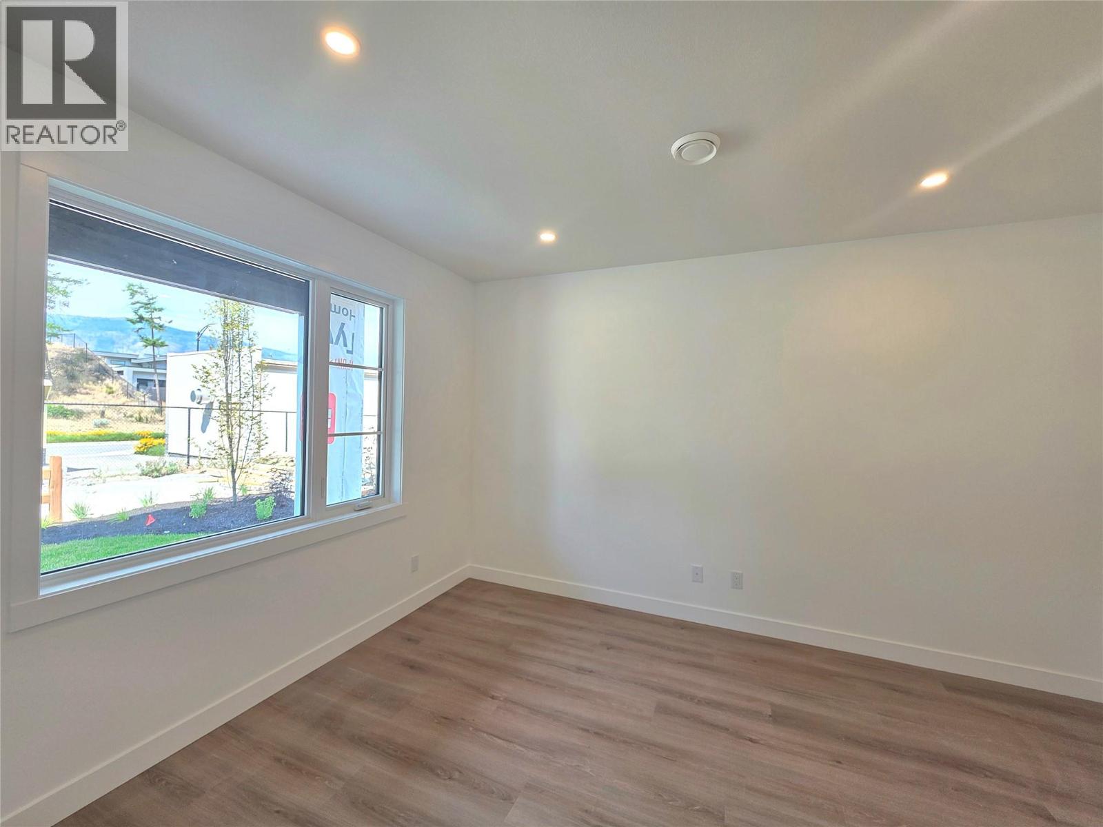 491 Clifton Road N - 29