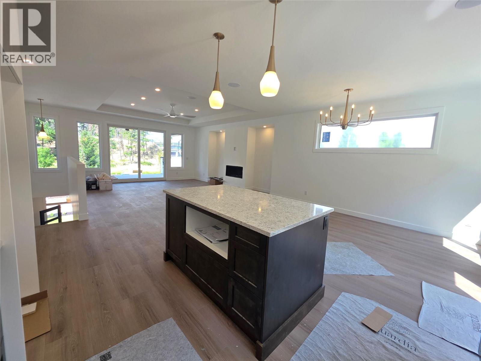 491 Clifton Road N - 15