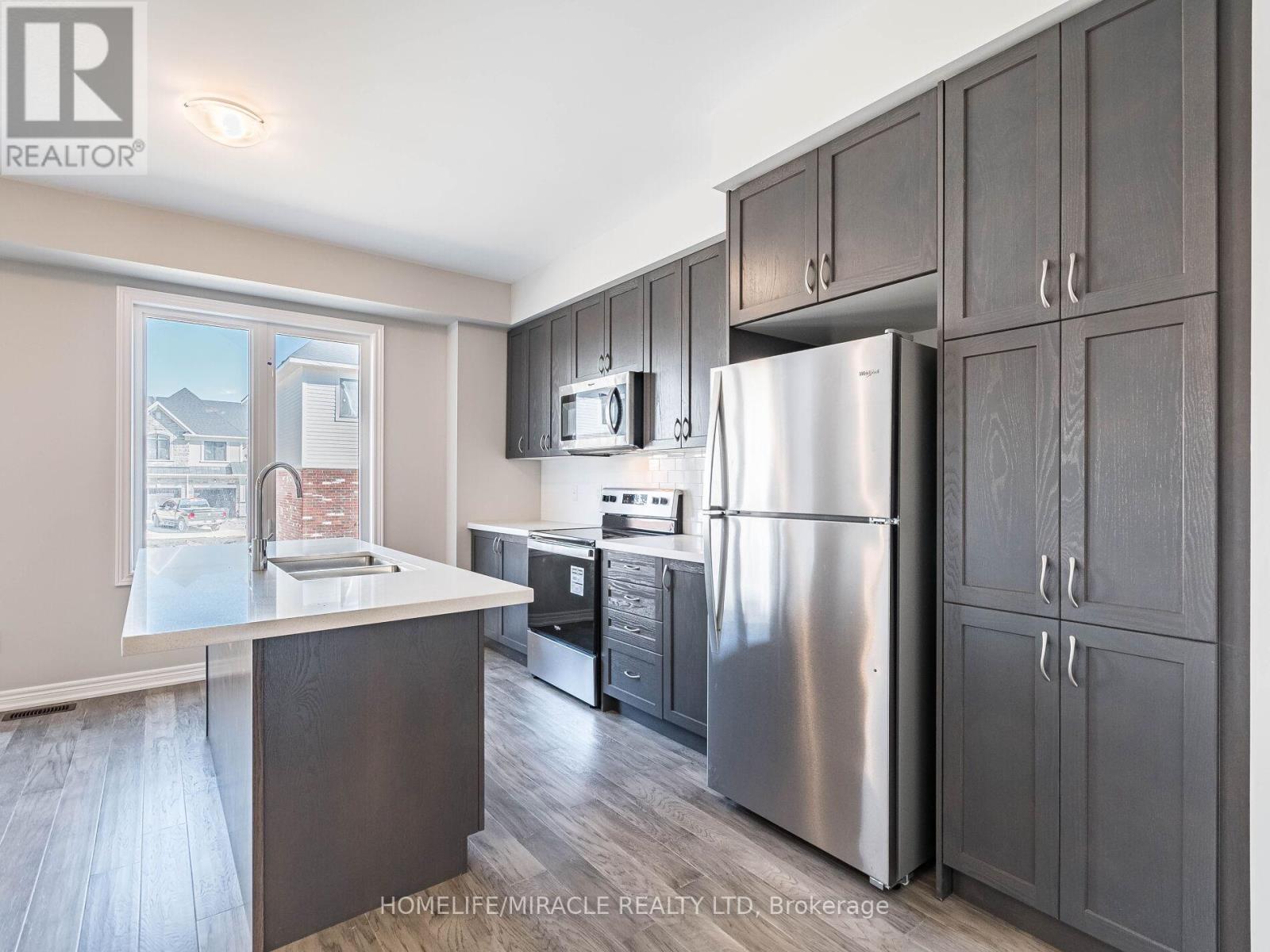 140 AQUASANTA CRESCENT - 10