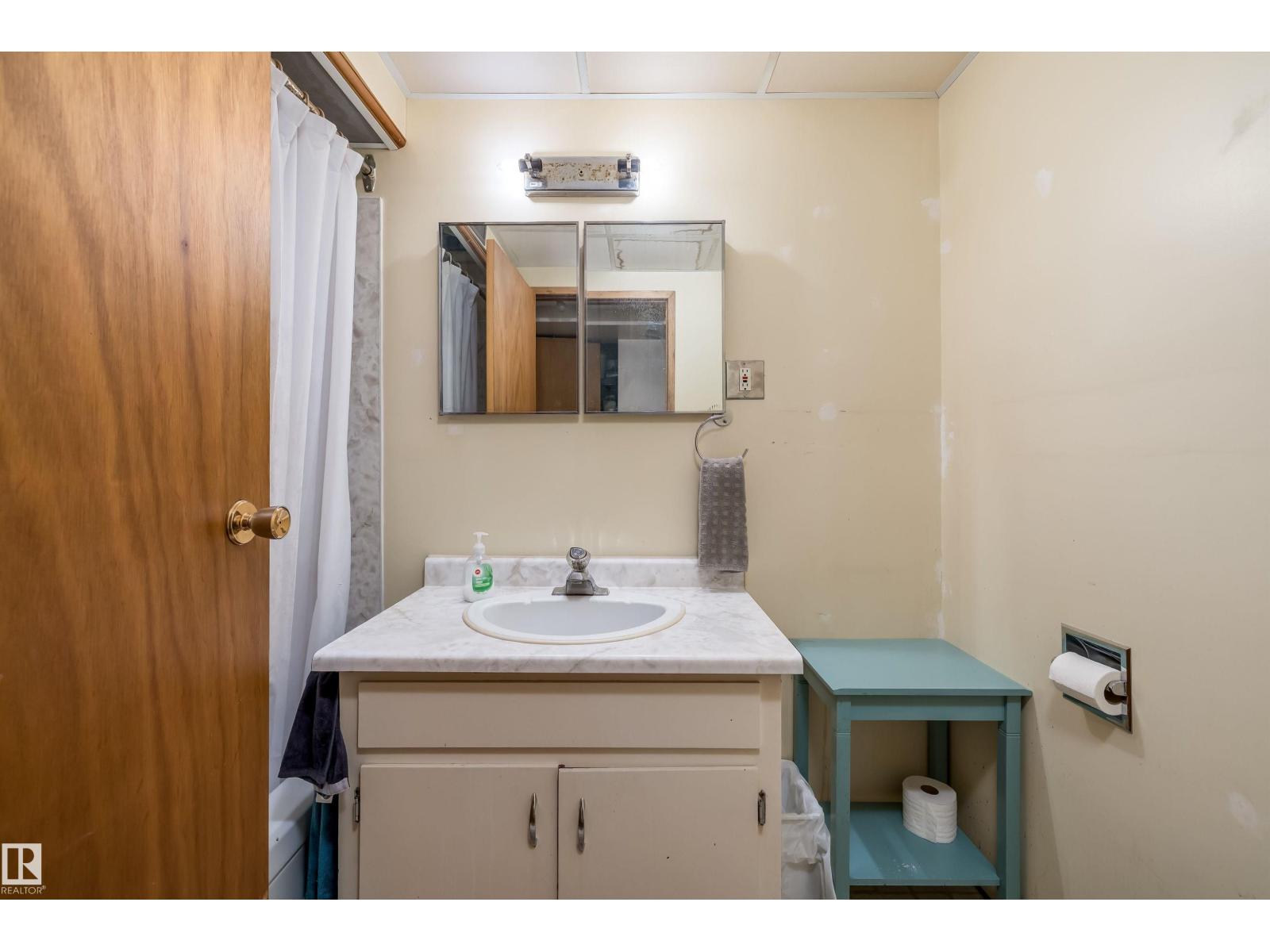 13207 77 ST NW - 35