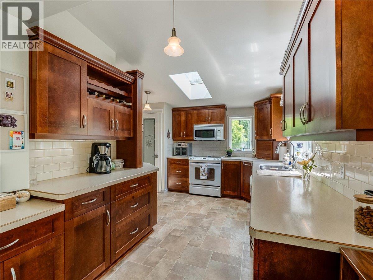 896 McHardy Road - 18