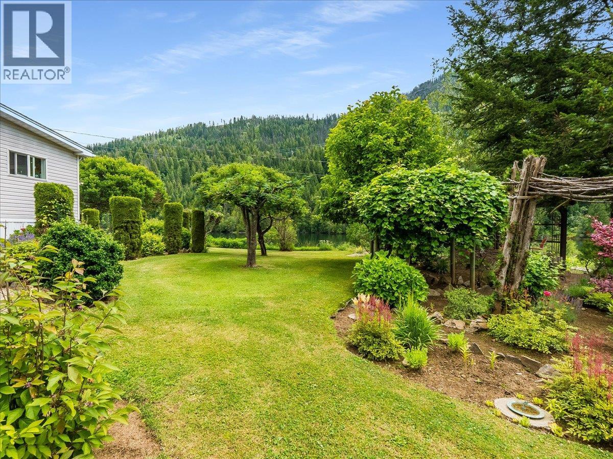 896 McHardy Road, Shoreacres