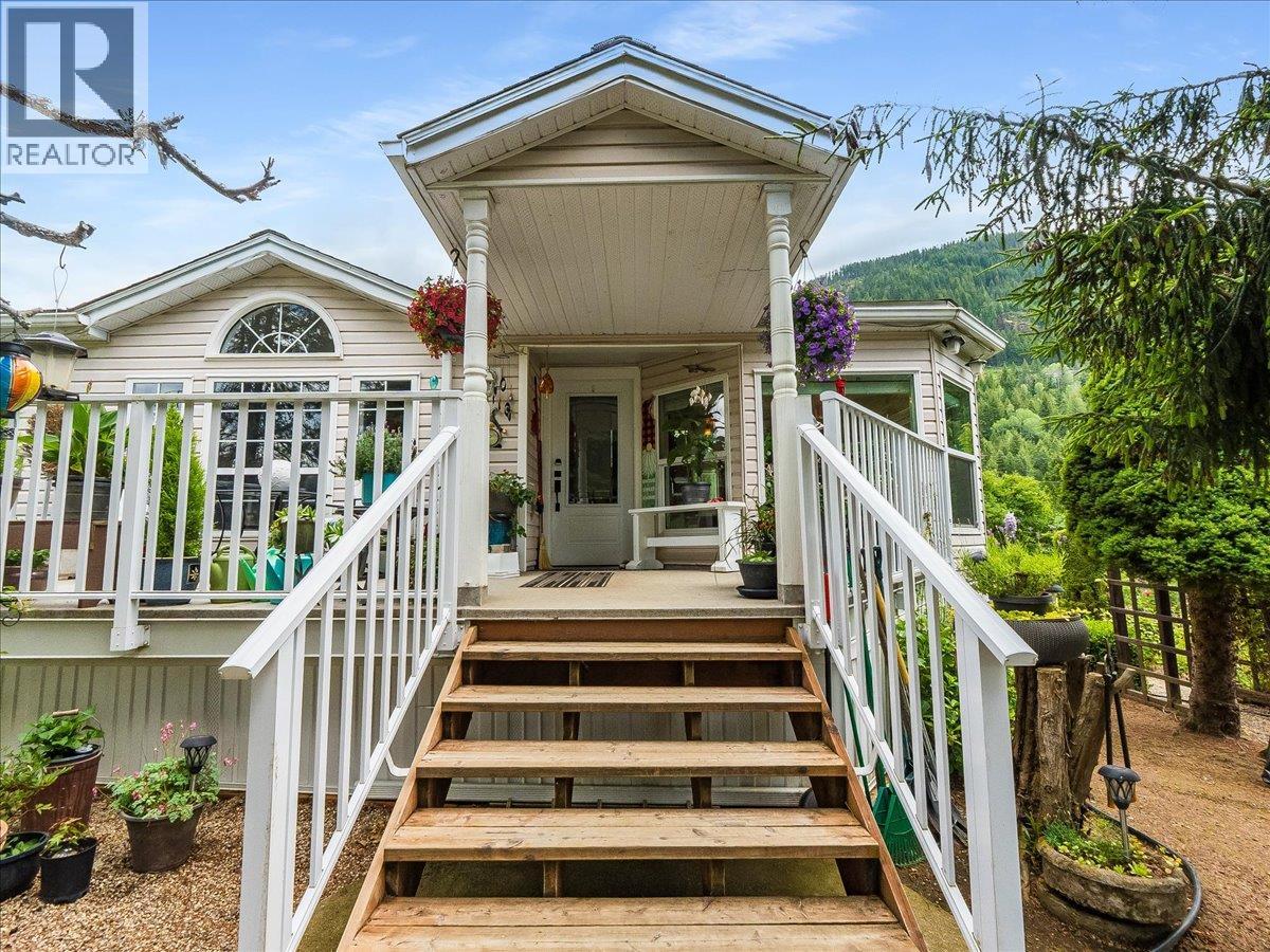 896 McHardy Road, Shoreacres