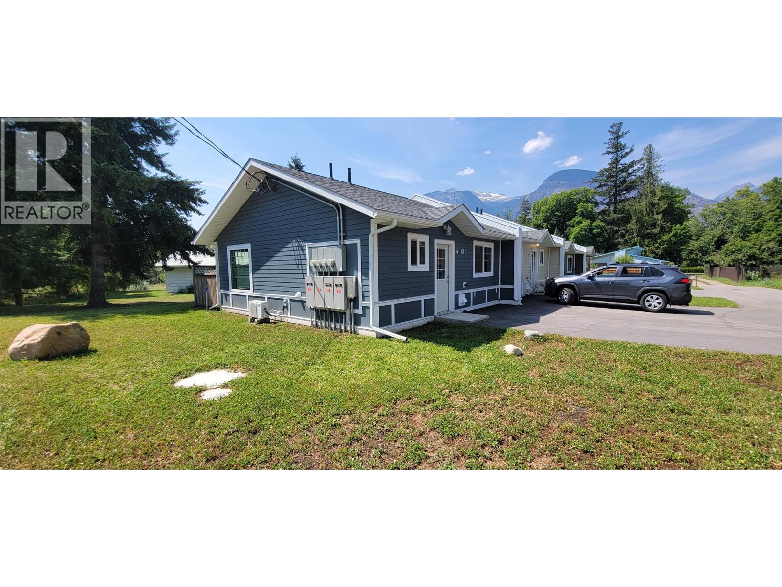 #4 611 Casley Court - 13