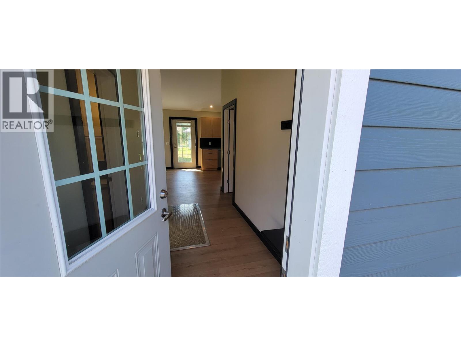 #4 611 Casley Court - 14
