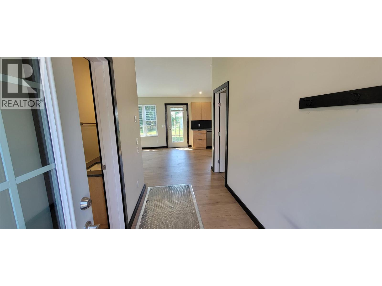 #4 611 Casley Court - 15