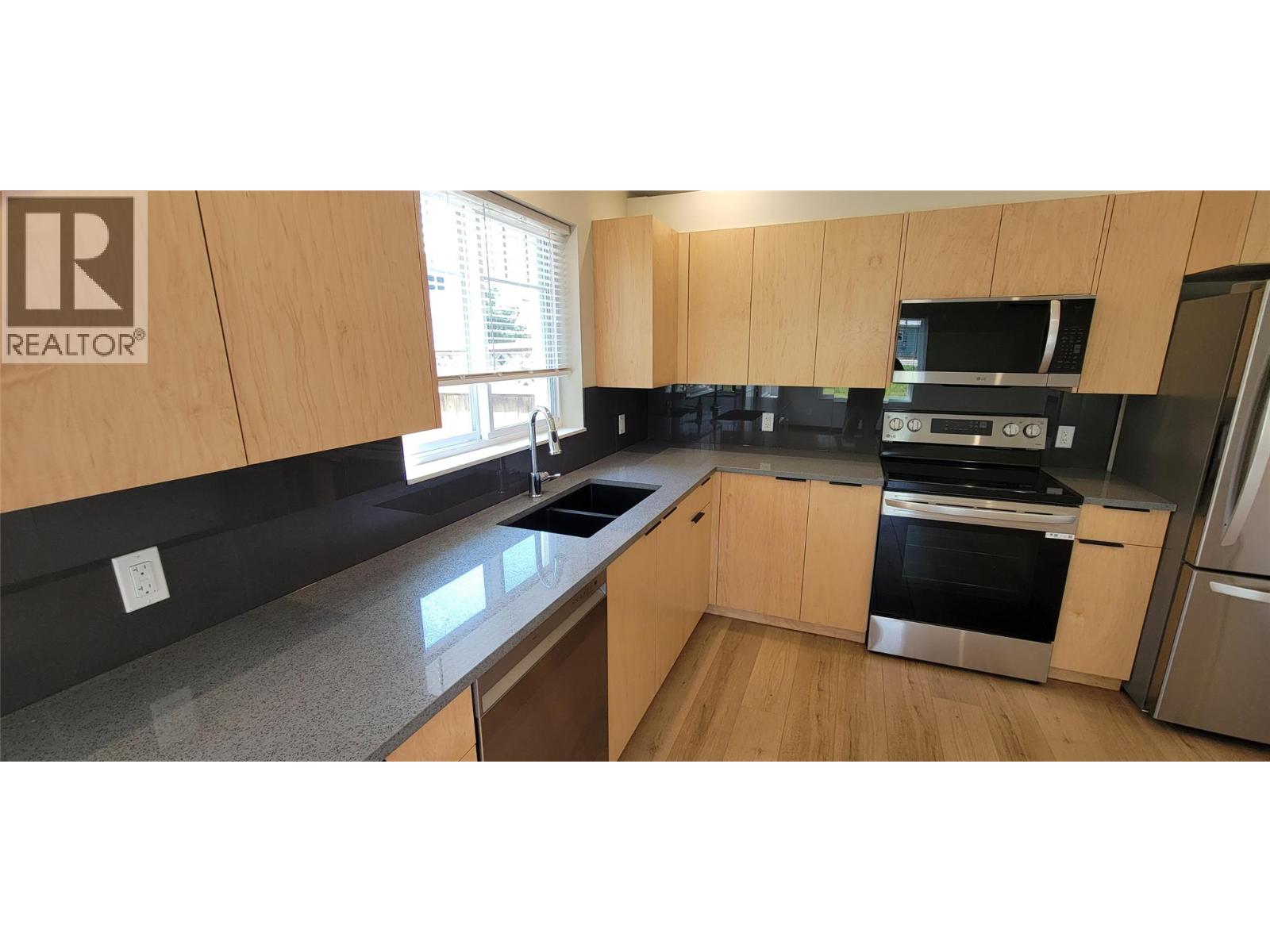 #4 611 Casley Court - 19