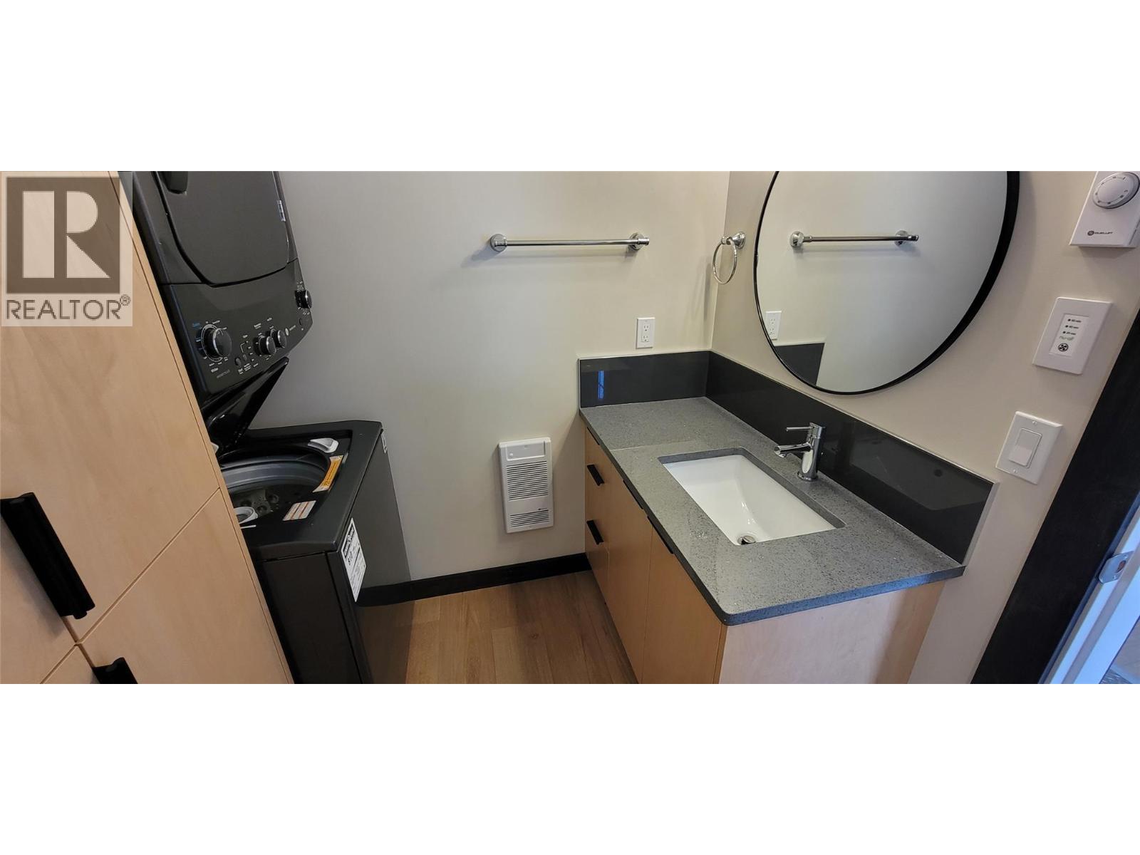 #4 611 Casley Court - 23