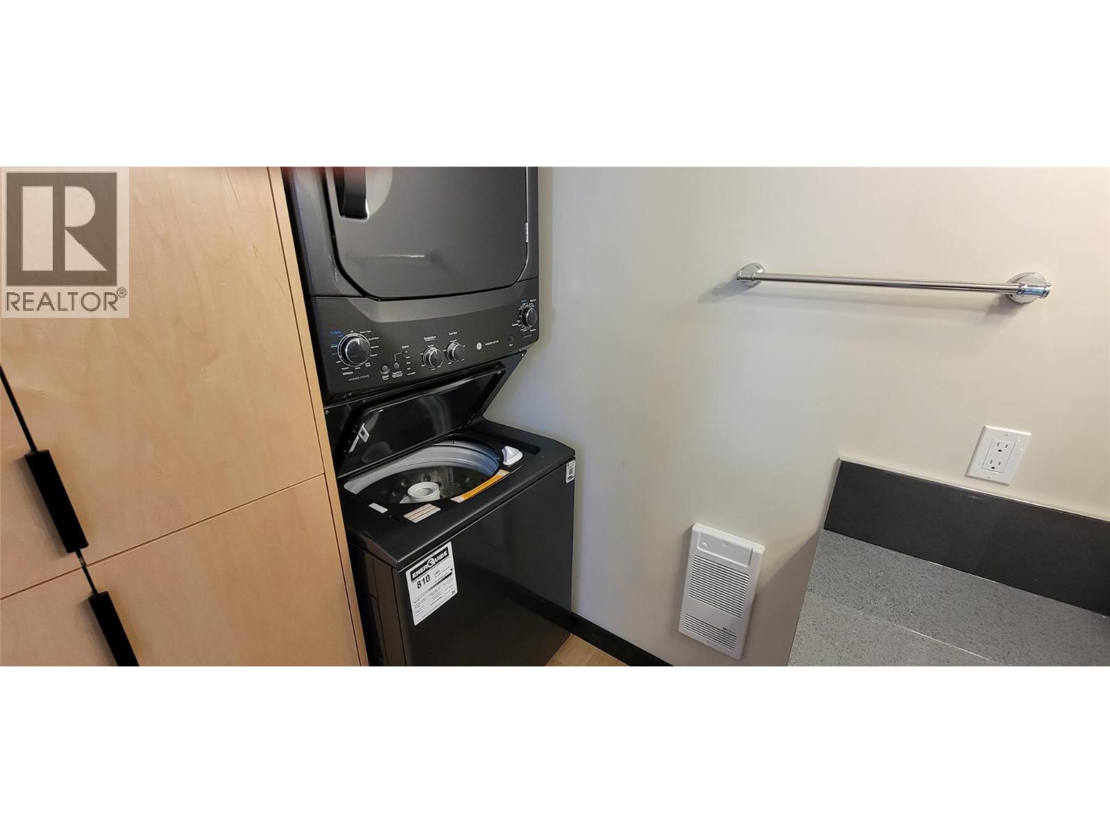 #4 611 Casley Court - 24
