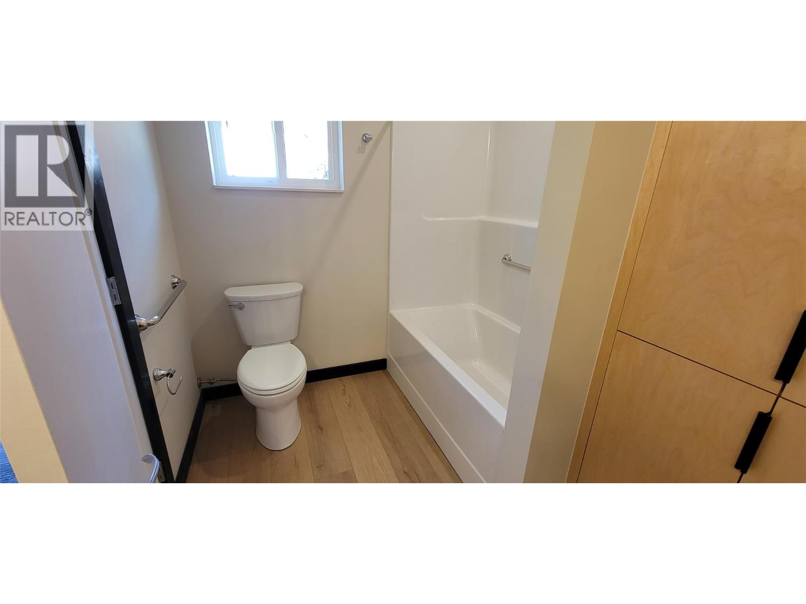 #4 611 Casley Court - 25