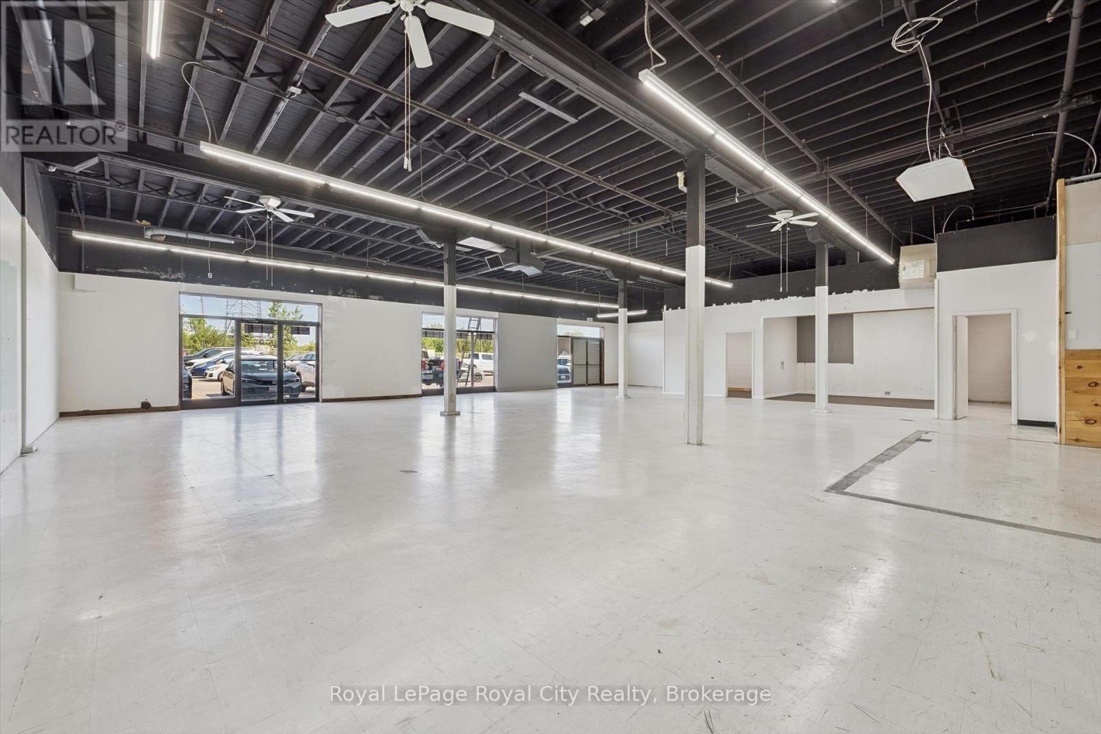 208 Victoria Road, Guelph (York/Watson Industrial Park), Ontario, N1E5R1, Guelph (York/Watson Industrial Park), Ontario — photo 4 of 5