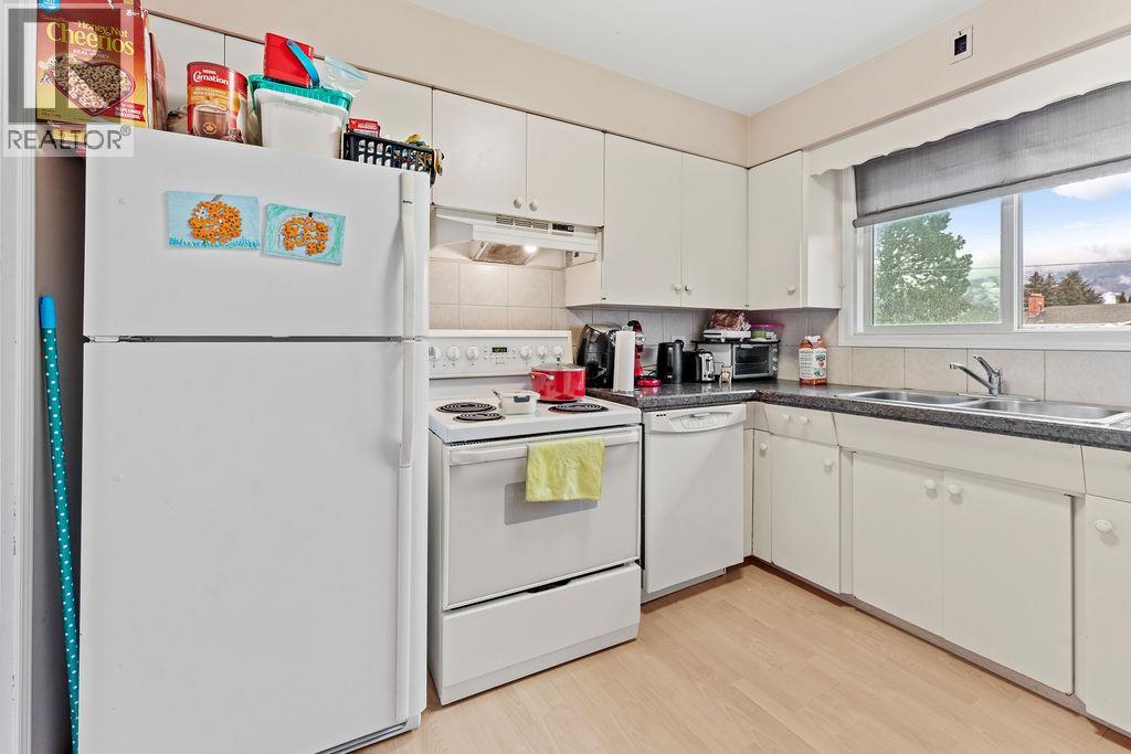 2310 Greenfield Avenue - 8
