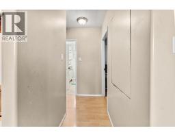 Dining room - 2310 Greenfield Avenue, Kamloops, BC V2B4P4 Photo 11