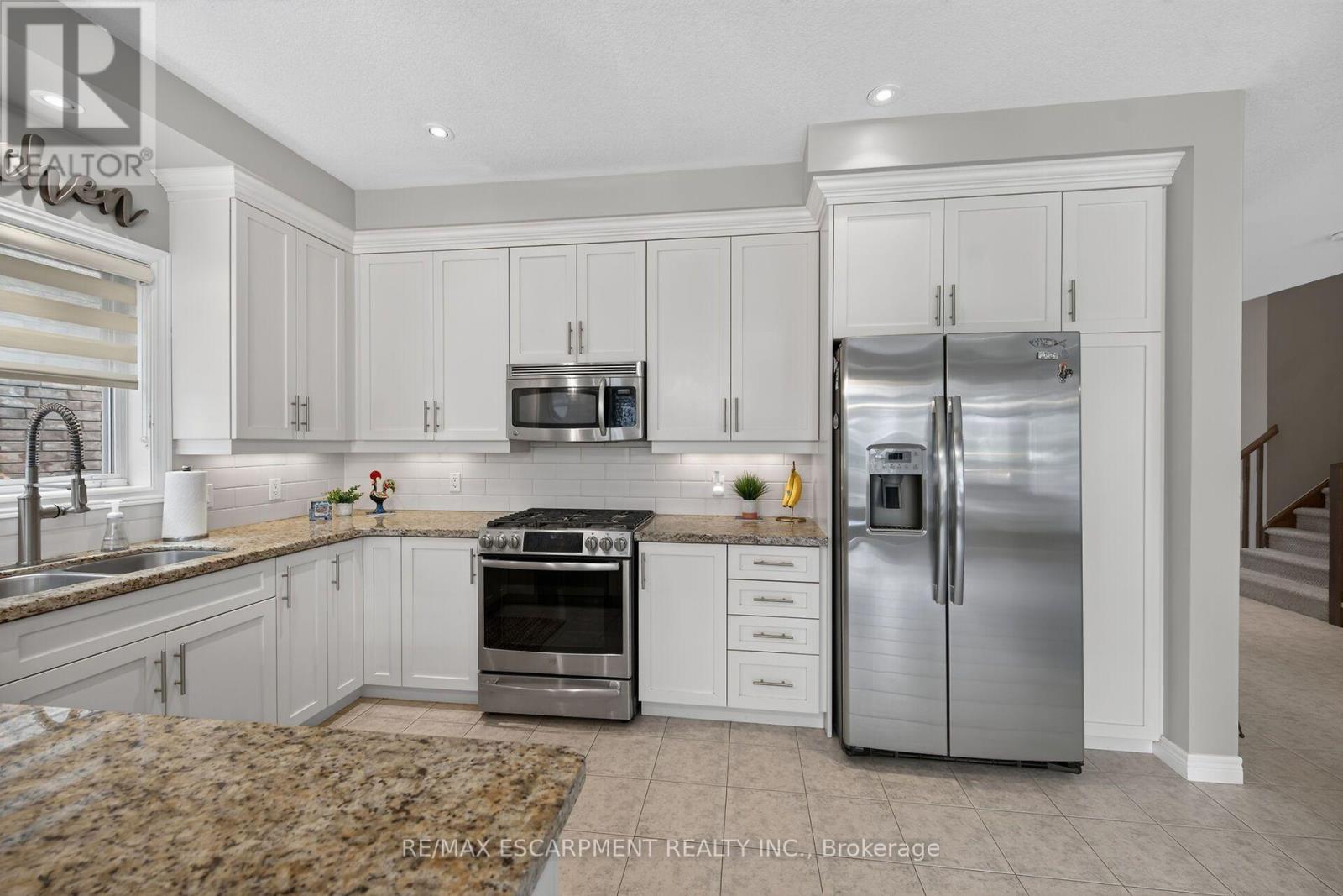 68 GARINGER CRESCENT - 11