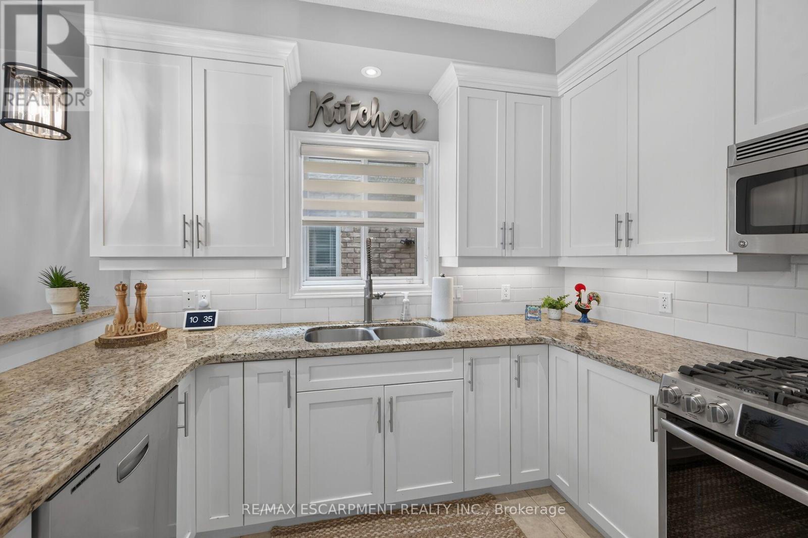 68 GARINGER CRESCENT - 12