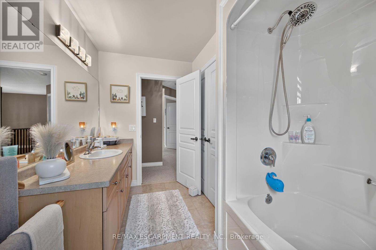 68 GARINGER CRESCENT - 32
