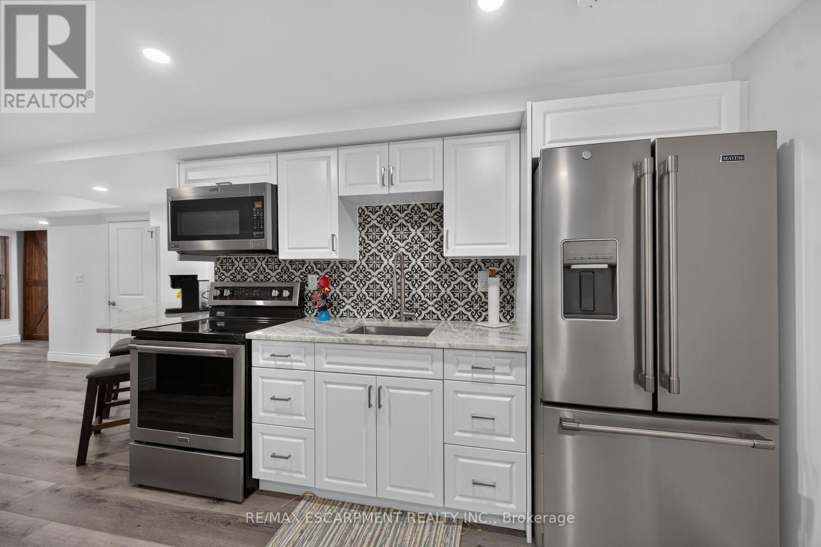 68 GARINGER CRESCENT - 34