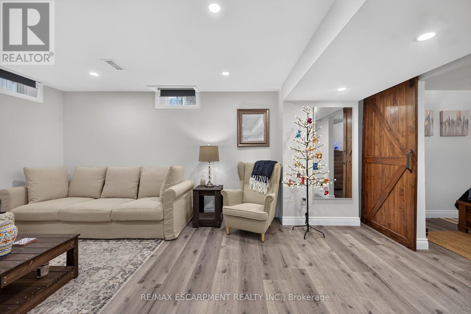 68 GARINGER CRESCENT - 38