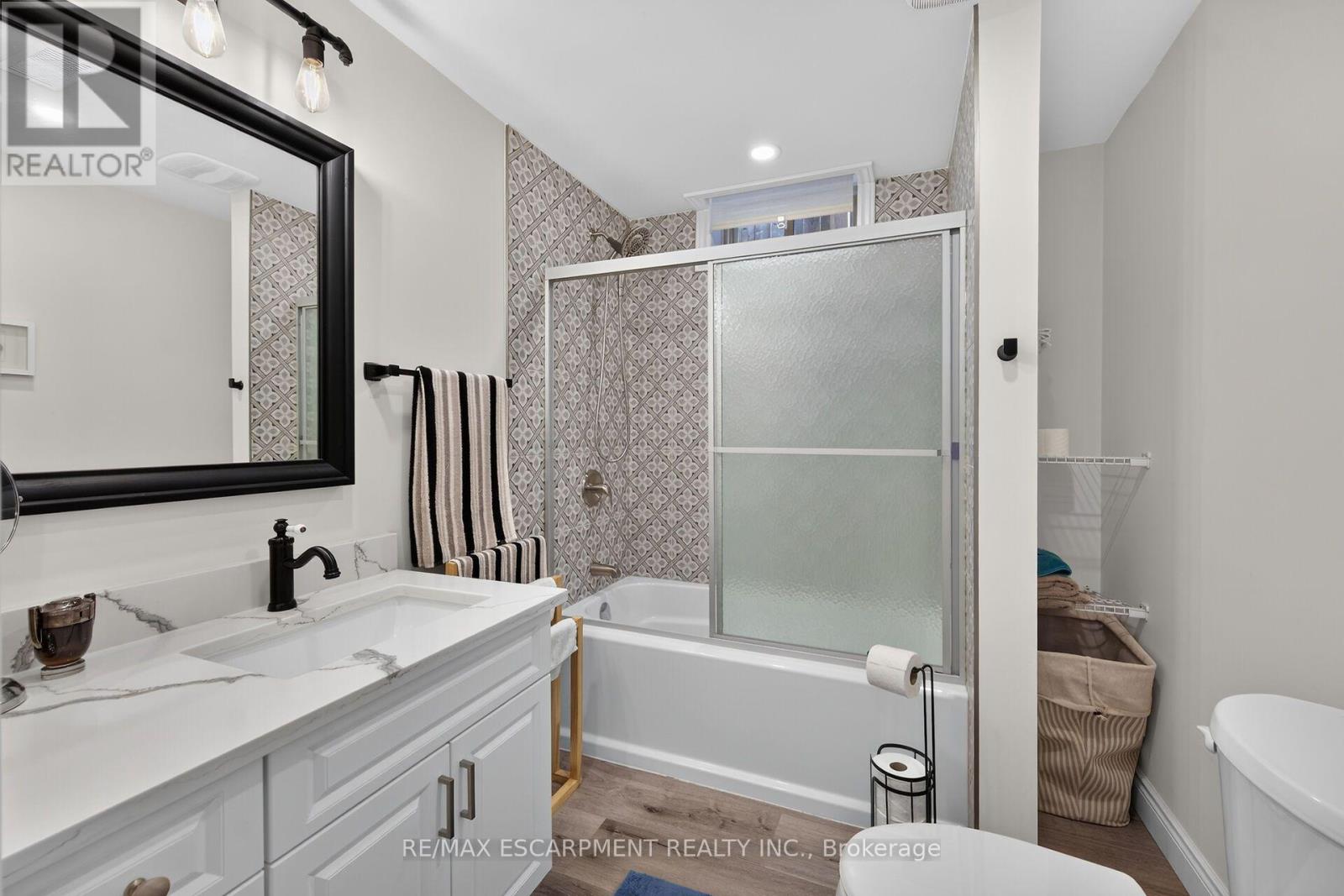 68 GARINGER CRESCENT - 40