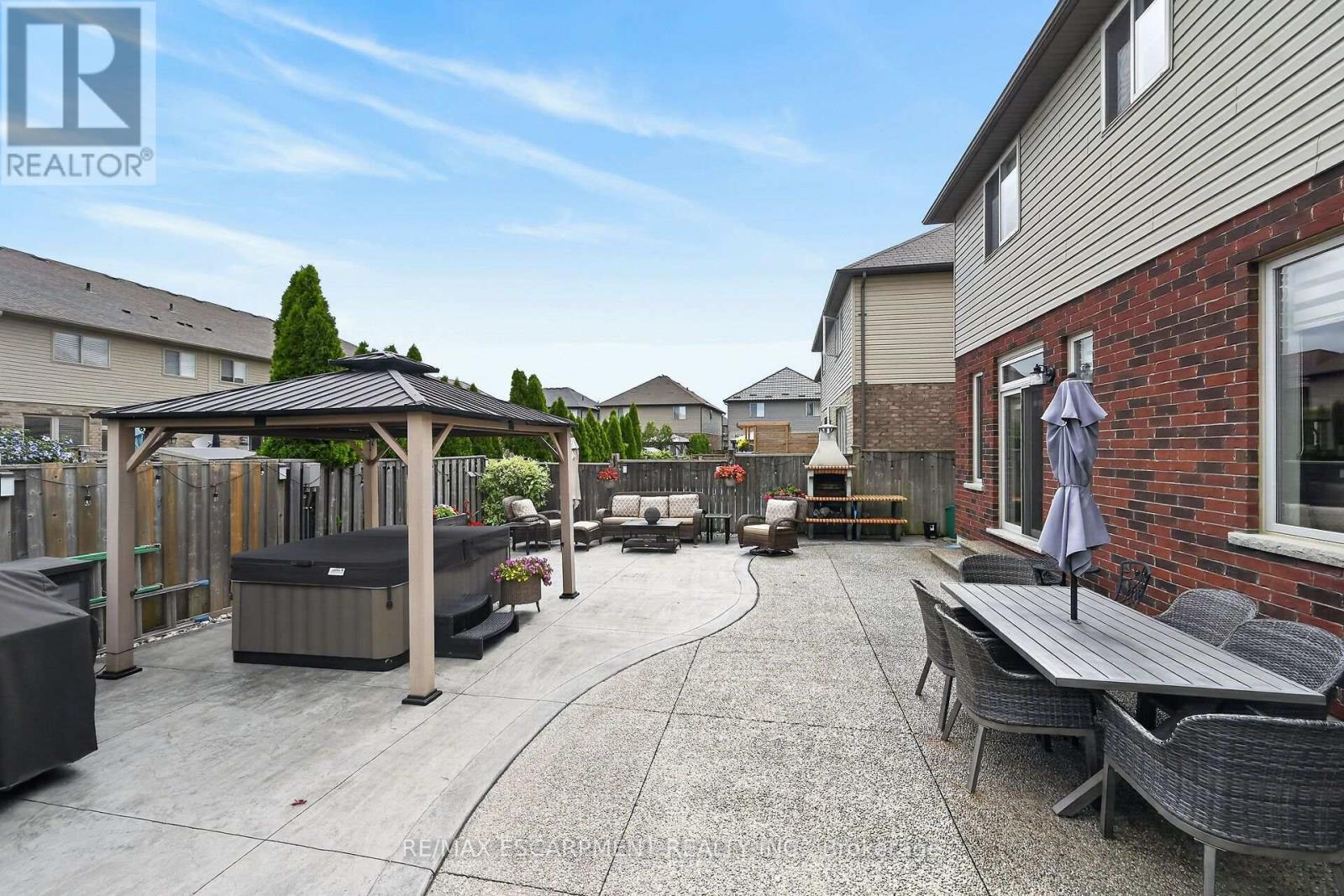 68 GARINGER CRESCENT - 44