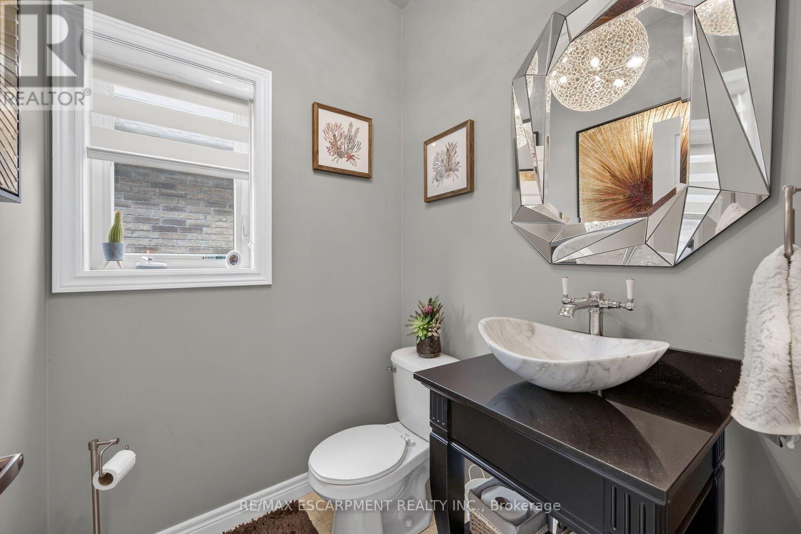 68 GARINGER CRESCENT - 5