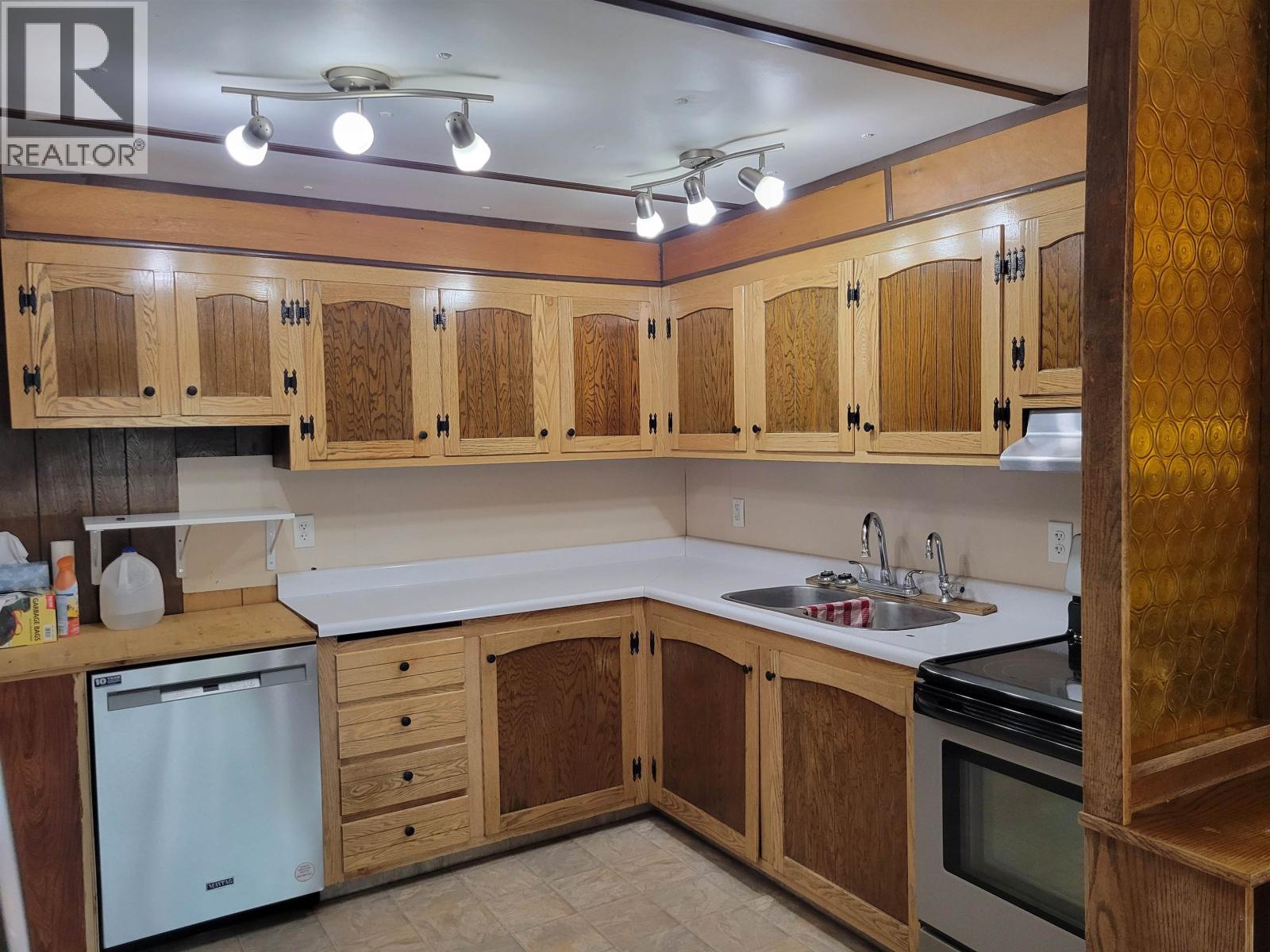 658 MCDONALD ROAD - 4