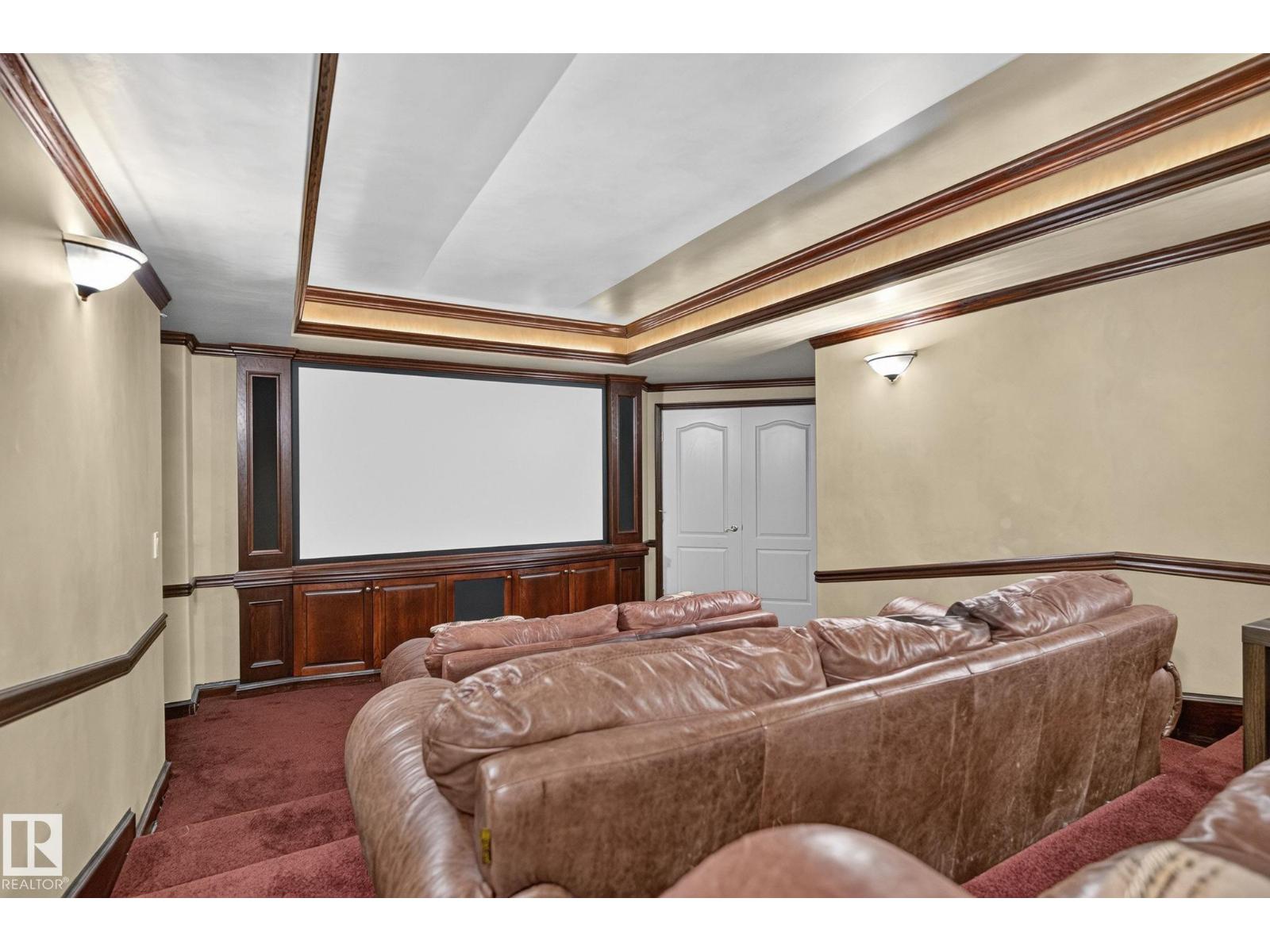 60 KINGSBURY CR - 53