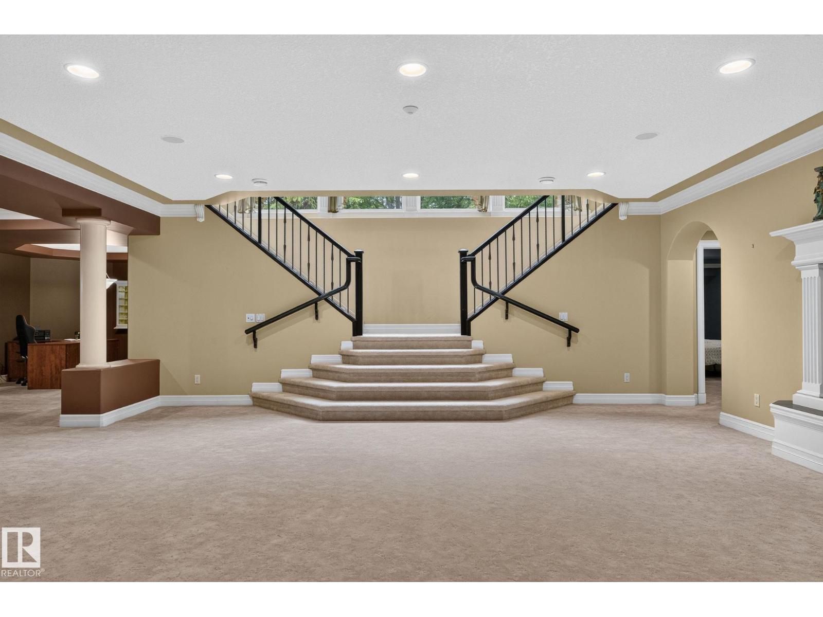 60 KINGSBURY CR - 41