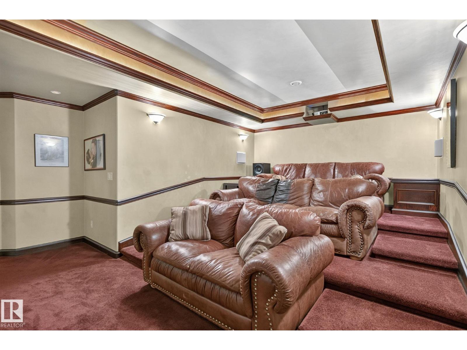 60 KINGSBURY CR - 52