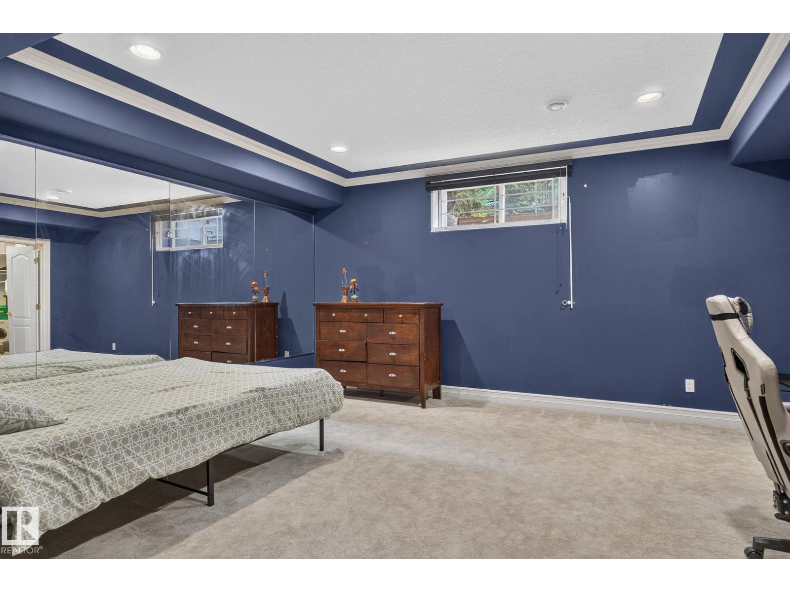 60 KINGSBURY CR - 57