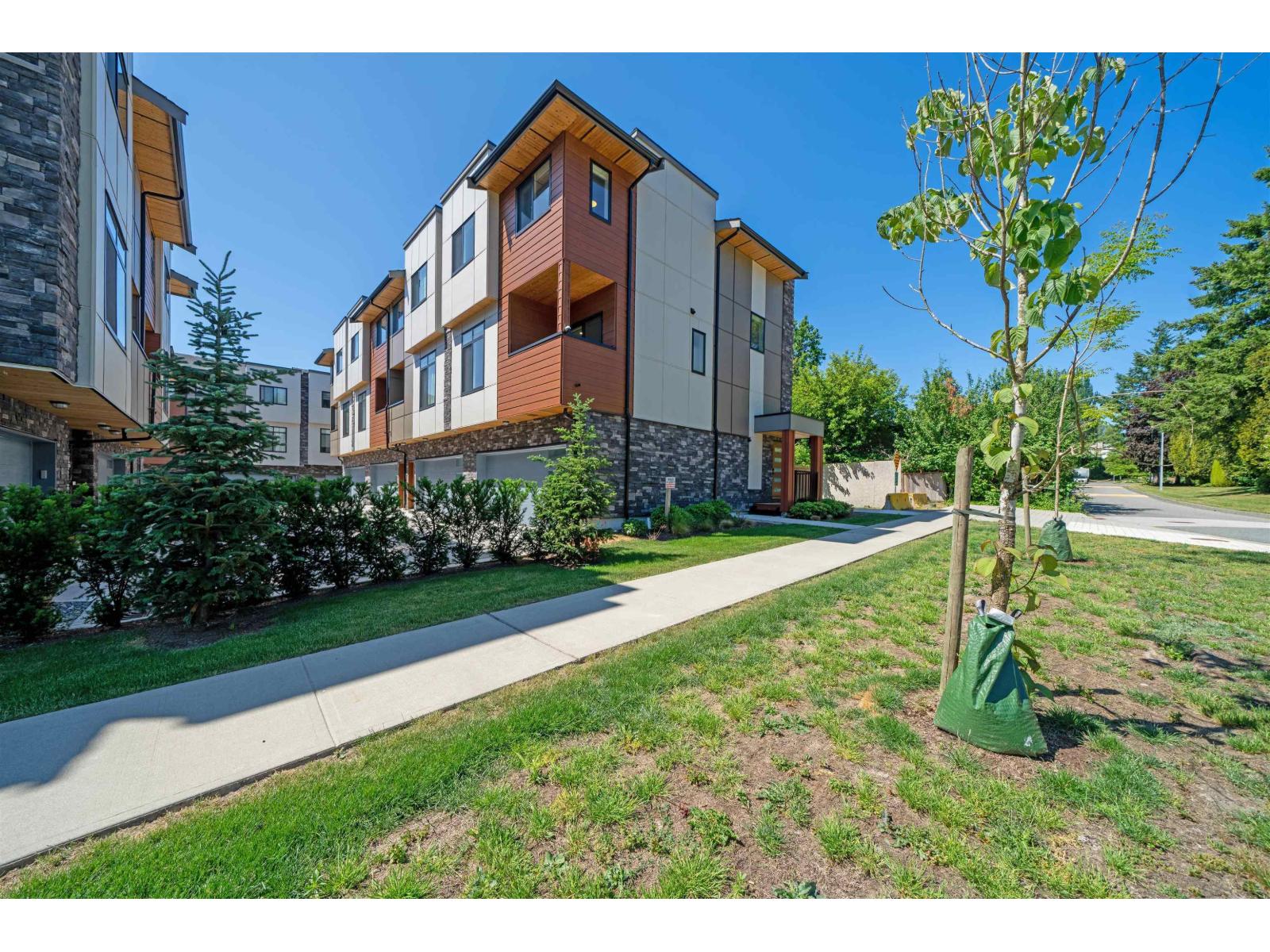 3 Bed, 3 Bath House for Sale in Surrey – 8 15950 ALDER PLACE, Surrey – MLS# R3149749 - Image 2