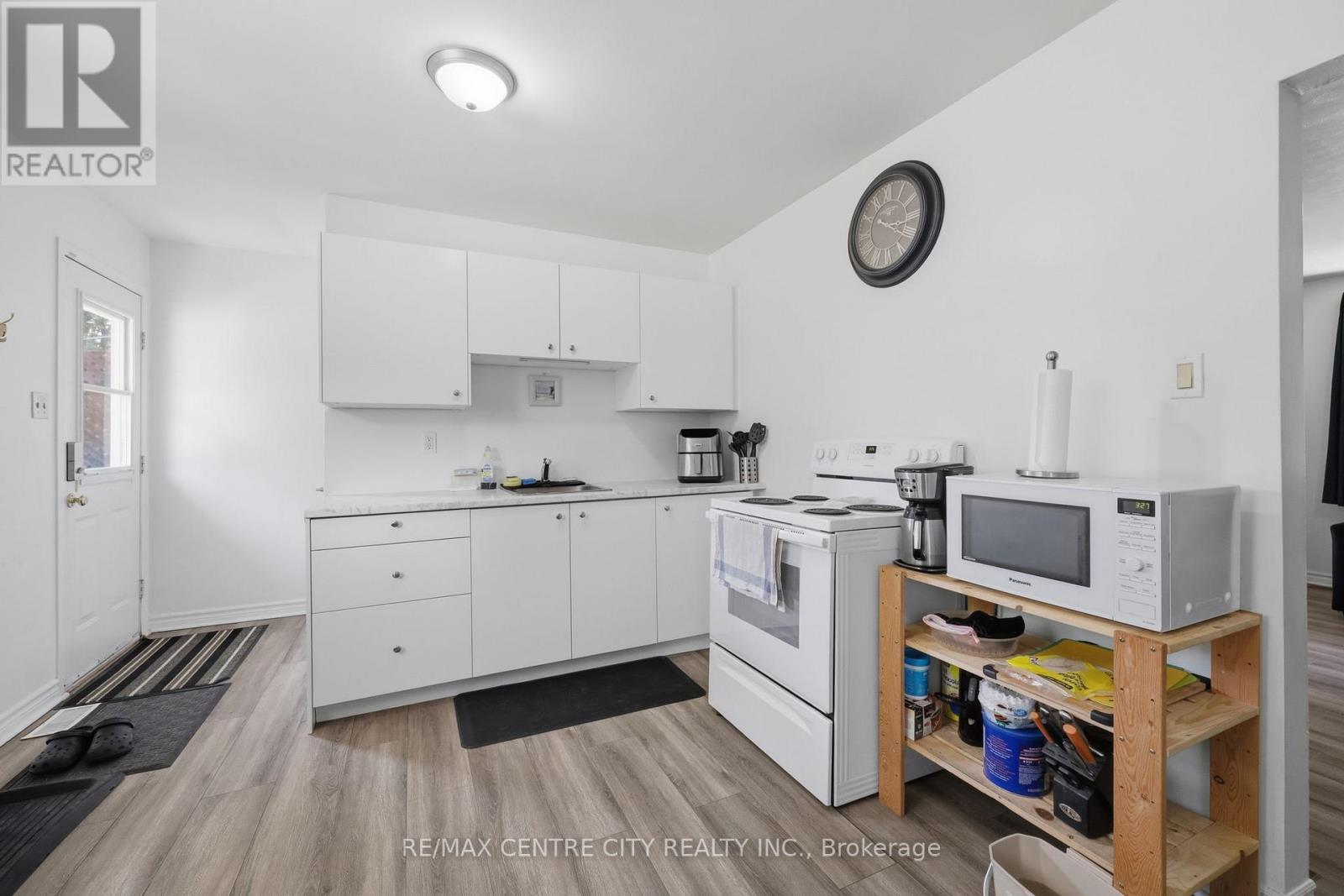 1564 NAIRN AVENUE - 13