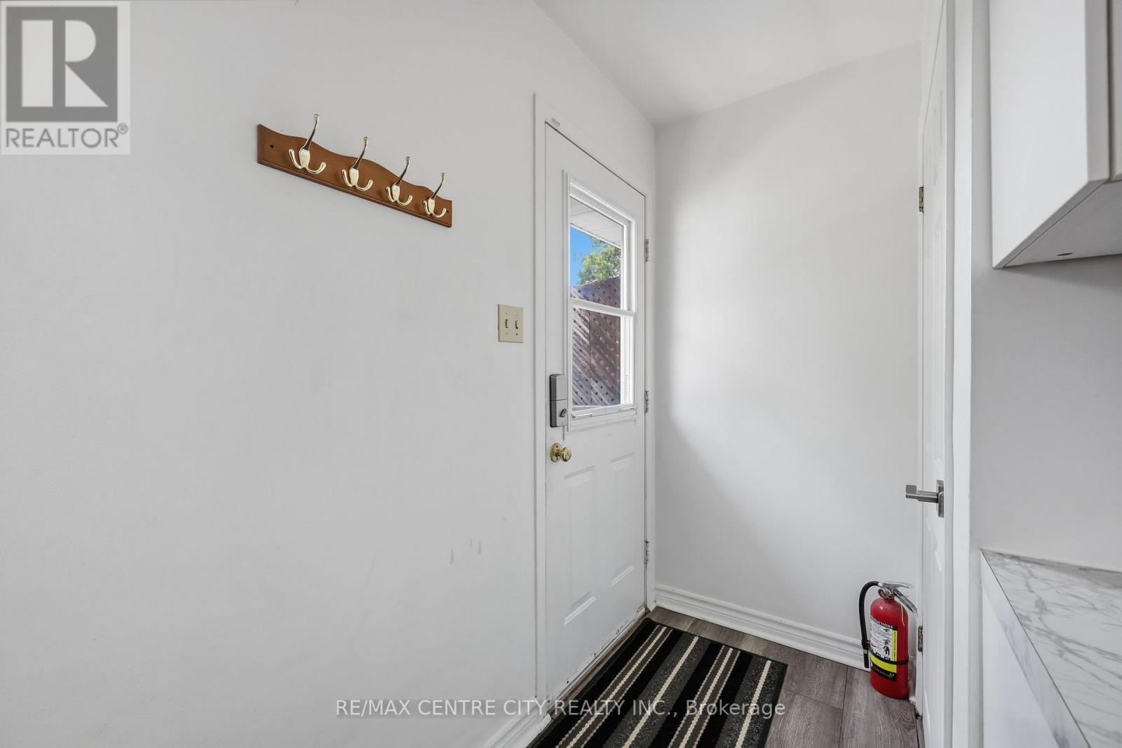 1564 NAIRN AVENUE - 15
