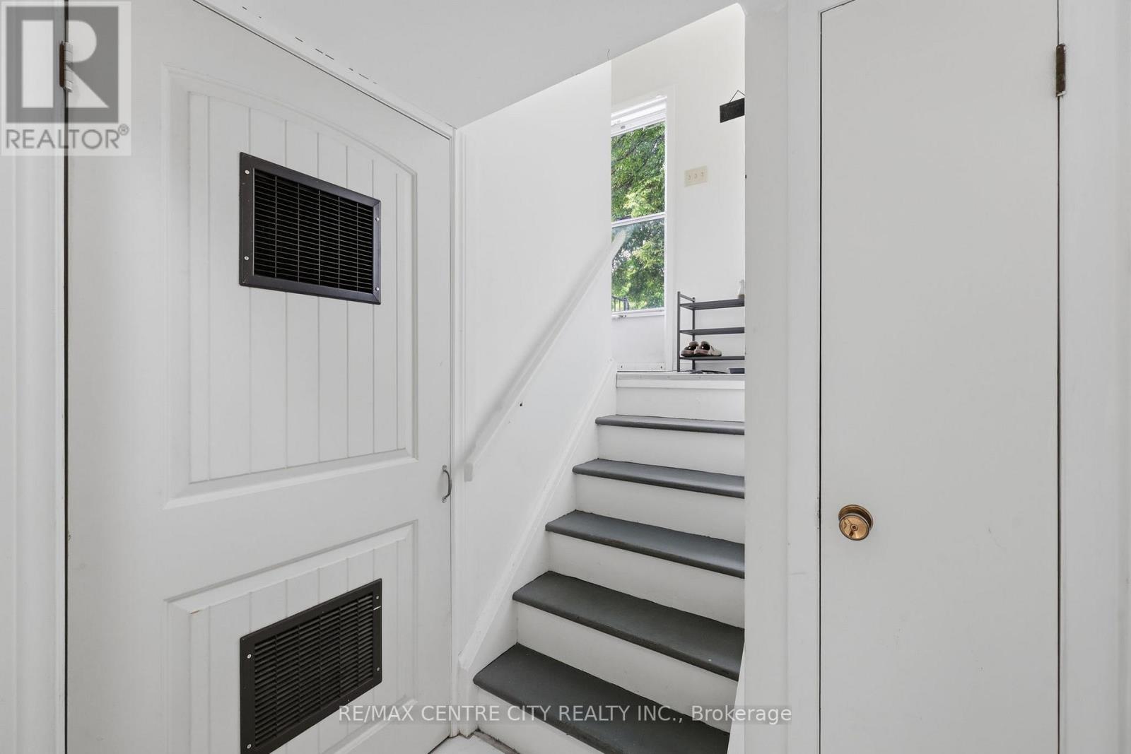 1564 NAIRN AVENUE - 17